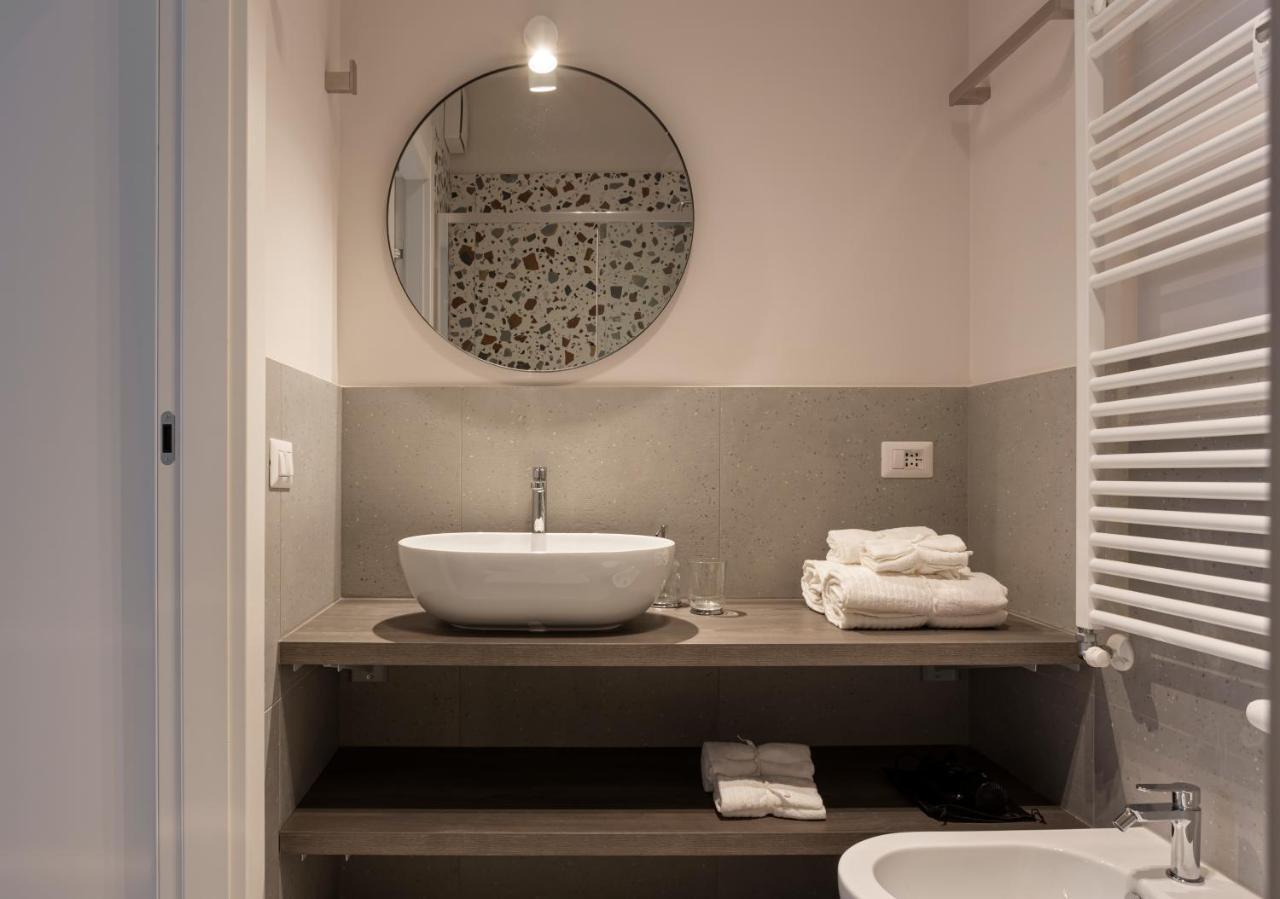 Bilocale Aleardi Apartment Milan Bagian luar foto
